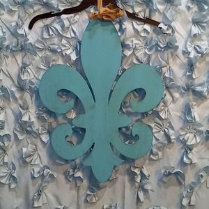 Beautiful Fleur De LIS Wooden Wall Hang